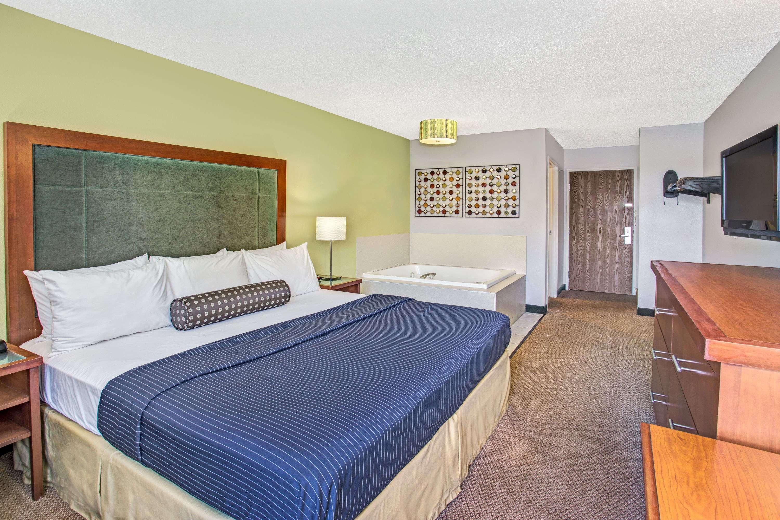 Days Inn By Wyndham Great Lakes Naval Base North Chicago Exterior foto
